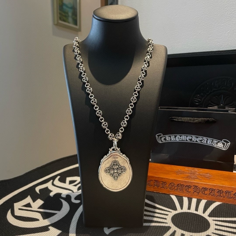 Ch**me He**ts necklaces